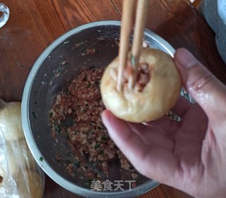 卤油面筋塞肉的做法步骤：4