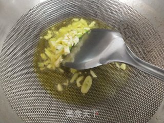 炒小鱼干的做法步骤：2