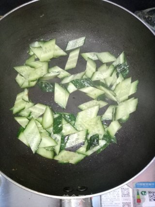 黄瓜炒鸡蛋的做法步骤：4