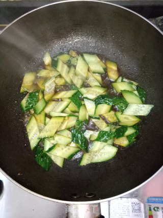 黄瓜炒鸡蛋的做法步骤：5