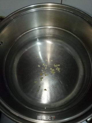 黄瓜鸡蛋汤的做法步骤：1