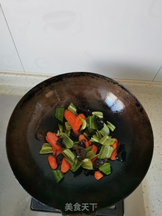 杂蔬炒豆皮的做法步骤：6