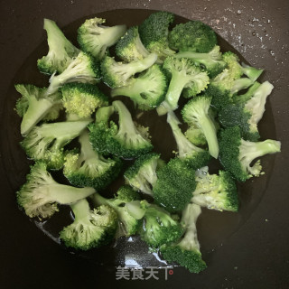 蒜蓉炒西蓝花的做法步骤：3
