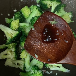 蒜蓉炒西蓝花的做法步骤：7