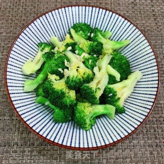 蒜蓉炒西蓝花的做法步骤：8