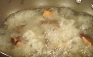 蒜香牛仔骨的做法步骤：2