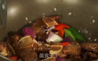 蒜香牛仔骨的做法步骤：4