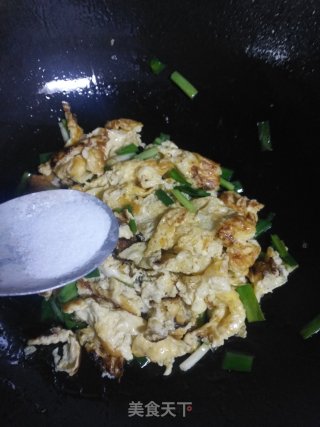 韭菜炒鸡蛋的做法步骤：9