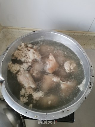 香辣猪蹄卤蛋的做法步骤：2