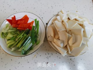 杏鲍菇炒肥牛的做法步骤：1