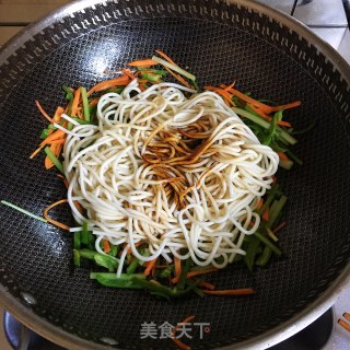 虾仁炒面的做法步骤：8