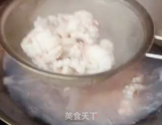 香芹炒鱿的做法步骤：2