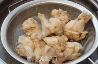 可乐鸡翅根的做法步骤：1