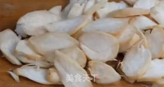 杏鲍菇炒肉的做法步骤：2