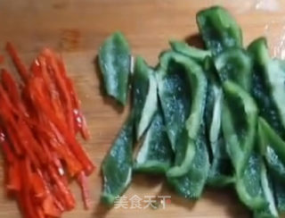 杏鲍菇炒肉的做法步骤：3