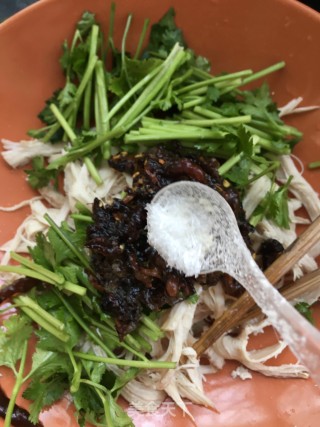 油鸡枞菌拌鸡丝的做法步骤：12