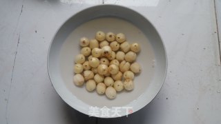 莲子香菇炖甲鱼的做法步骤：3