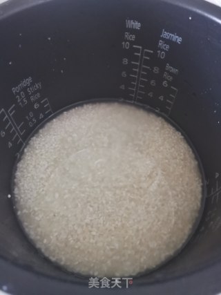 咸肉菜饭的做法步骤：1