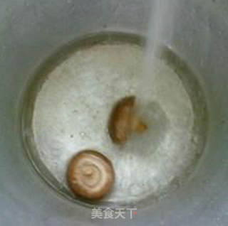香菇肉末大米粥的做法步骤：4