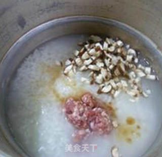 香菇肉末大米粥的做法步骤：10