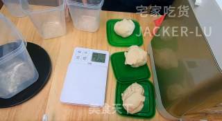 无油三色贝果，健康美味，入口嘎嘣脆，祝大家中秋国庆双节快乐！的做法步骤：2