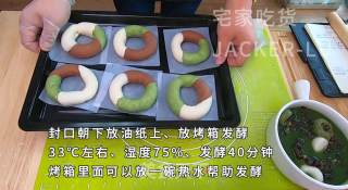 无油三色贝果，健康美味，入口嘎嘣脆，祝大家中秋国庆双节快乐！的做法步骤：10