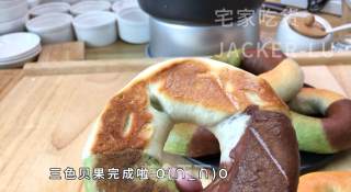 无油三色贝果，健康美味，入口嘎嘣脆，祝大家中秋国庆双节快乐！的做法步骤：14