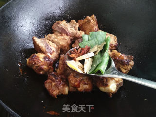红烧排骨烩冬瓜的做法步骤：4