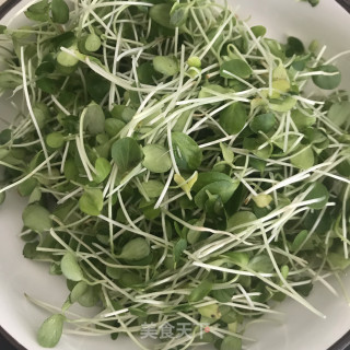 香椿苗拌豆腐的做法步骤：1