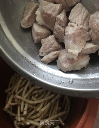 鱼腥草马蹄瘦肉汤的做法步骤：5