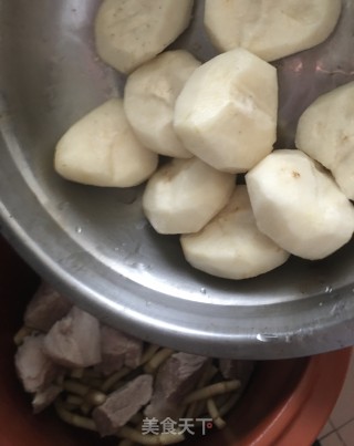 鱼腥草马蹄瘦肉汤的做法步骤：6