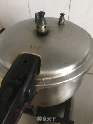 鱼腥草马蹄瘦肉汤的做法步骤：7