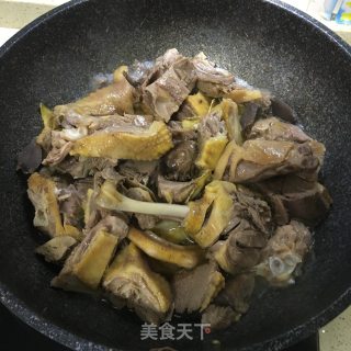老姜焖鸭的做法步骤：4
