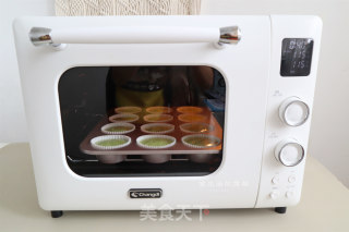 抹茶炼乳杯子蛋糕的做法步骤：10