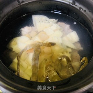 沙虫干贝骨头汤的做法步骤：3