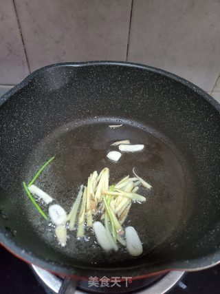爆炒墨鱼的做法步骤：5