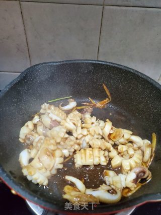 爆炒墨鱼的做法步骤：7