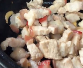 五花肉芋头煲的做法步骤：4