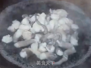 青椒炒八爪鱼的做法步骤：2