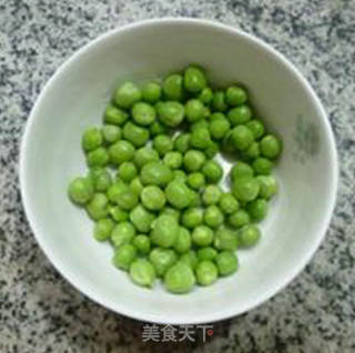 青豆皮蛋大米粥的做法步骤：2