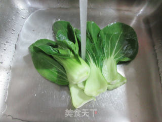 虾糕青菜蝴蝶面的做法步骤：2