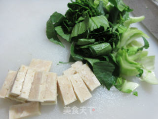 虾糕青菜蝴蝶面的做法步骤：3