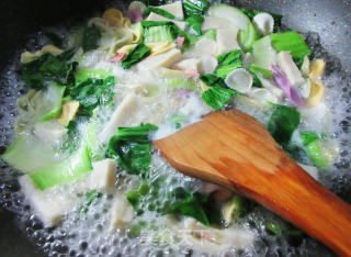虾糕青菜蝴蝶面的做法步骤：6