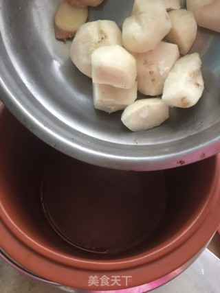 椰青马蹄炖鸡的做法步骤：4