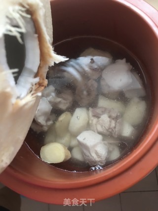 椰青马蹄炖鸡的做法步骤：6