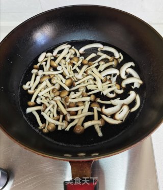 西红柿鸡蛋菌菇汤的做法步骤：4