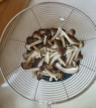 西红柿鸡蛋菌菇汤的做法步骤：5
