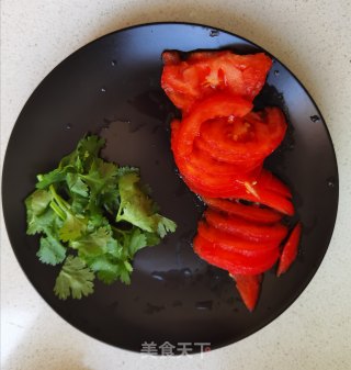 西红柿鸡蛋菌菇汤的做法步骤：6