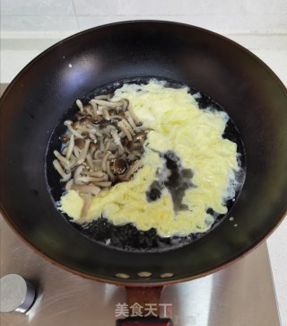 西红柿鸡蛋菌菇汤的做法步骤：8