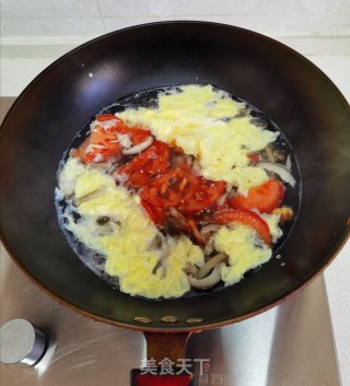 西红柿鸡蛋菌菇汤的做法步骤：9
